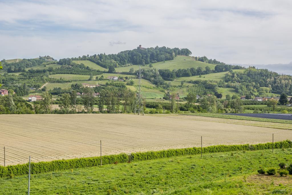 Готель Cascina Vecchia Calamandrana Екстер'єр фото