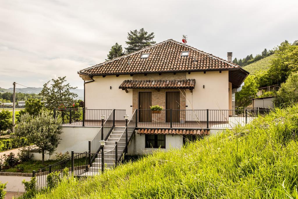 Готель Cascina Vecchia Calamandrana Екстер'єр фото