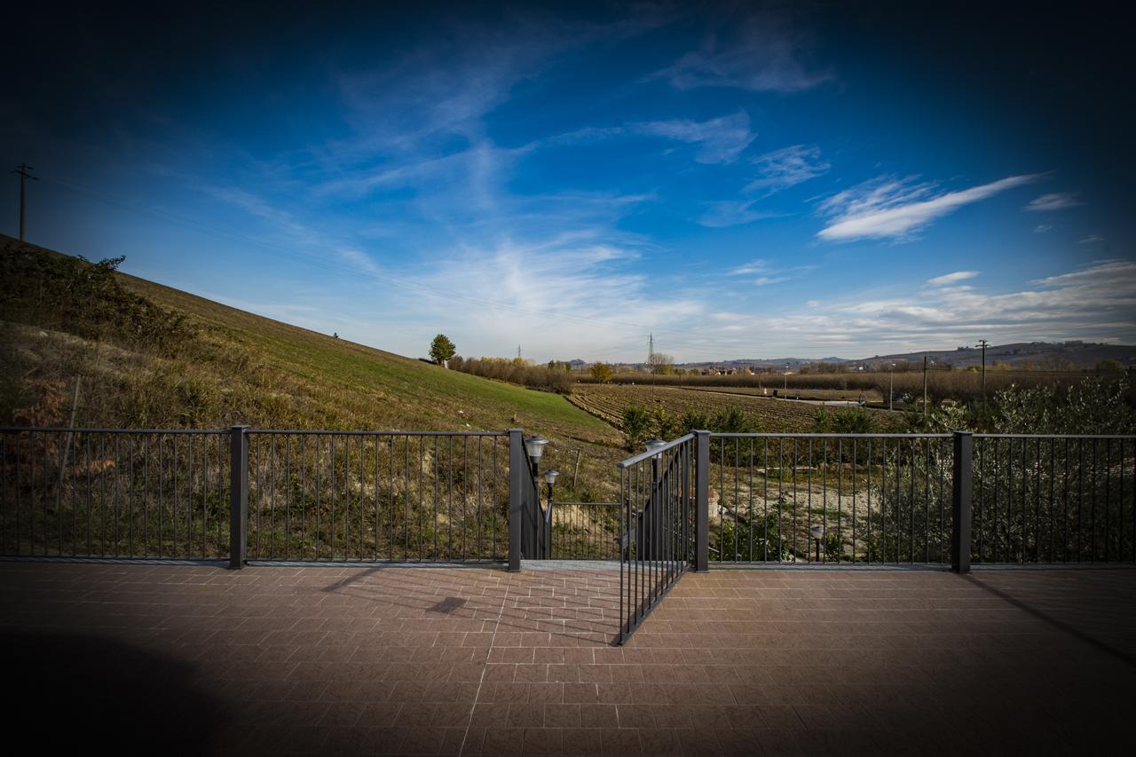 Готель Cascina Vecchia Calamandrana Екстер'єр фото