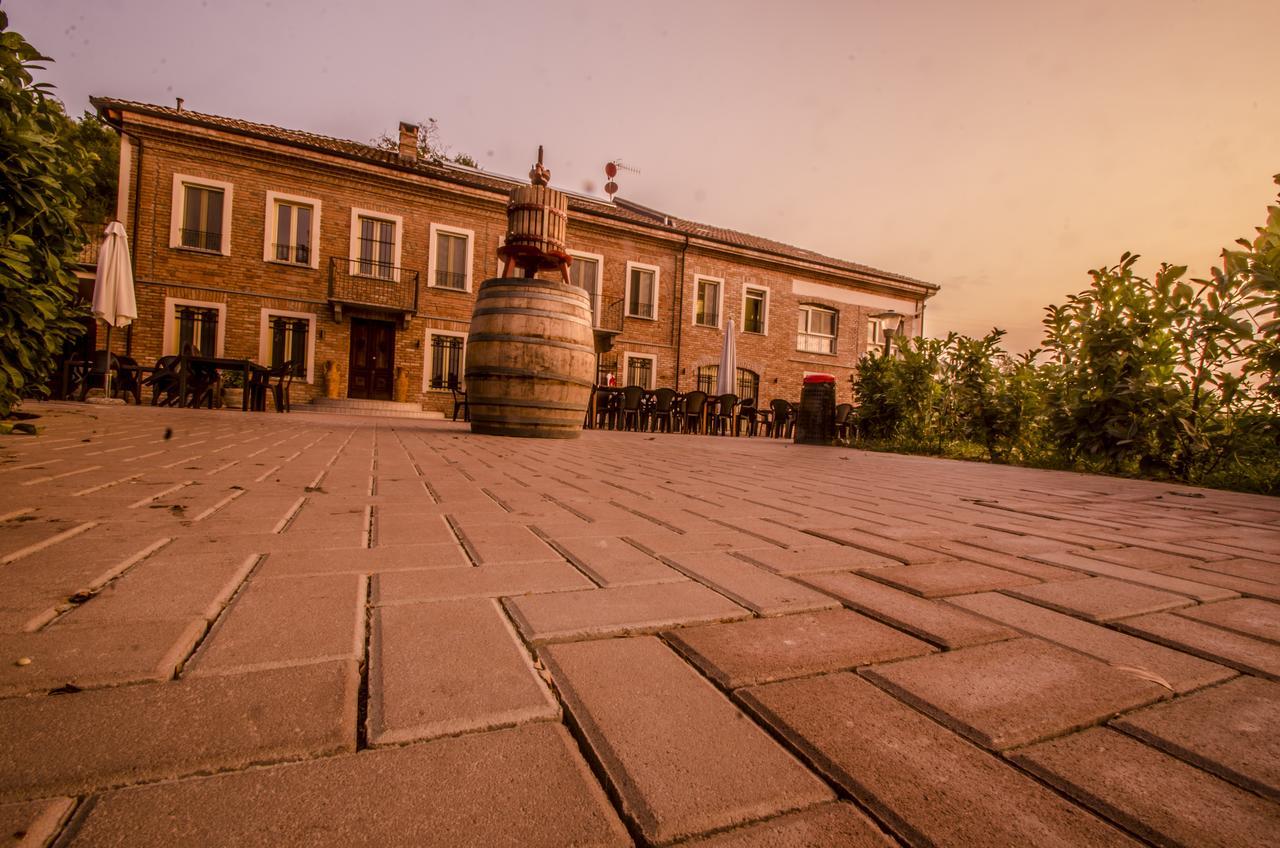 Готель Cascina Vecchia Calamandrana Екстер'єр фото